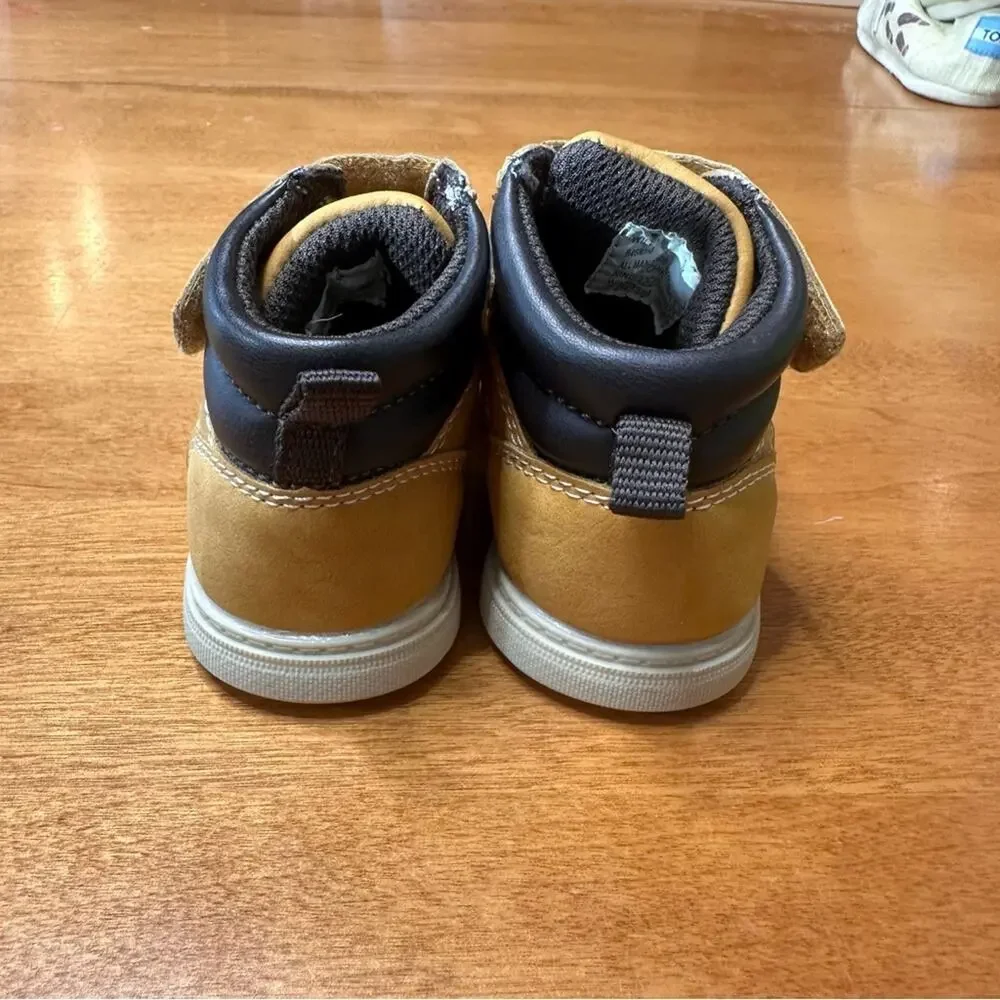 Max+Jake Wiley Boots Kids Size 5M Tan Faux‎ Nubuck Hook and Loop Ankle Boots